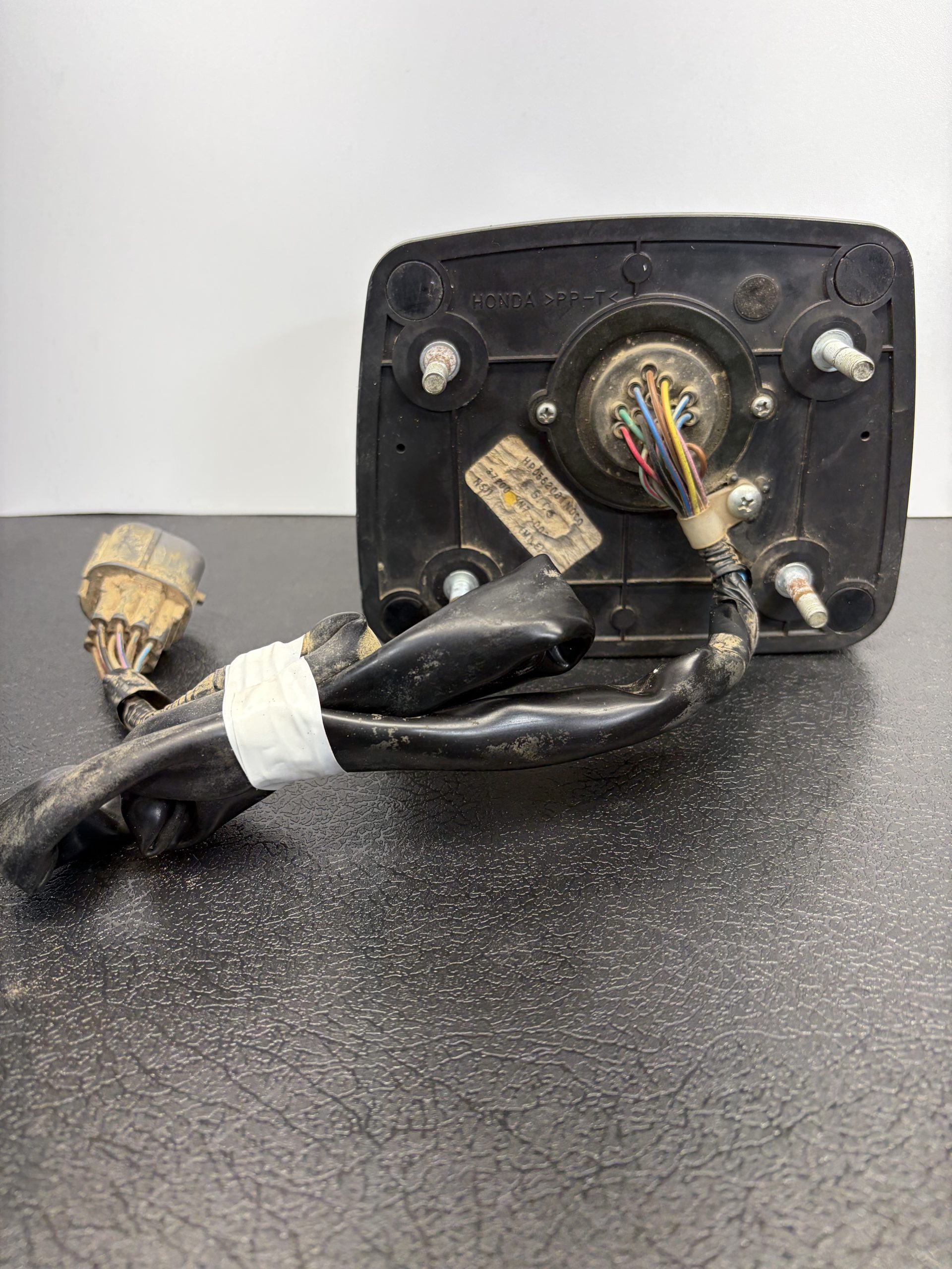 Honda ATV Speedometer Gauge (4 lights) (Refurbished) - Image 2